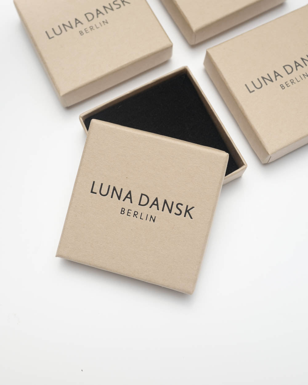 Luna Dansk Mini Ohrstecker Mit Baroque Perlen - Detail Image 2