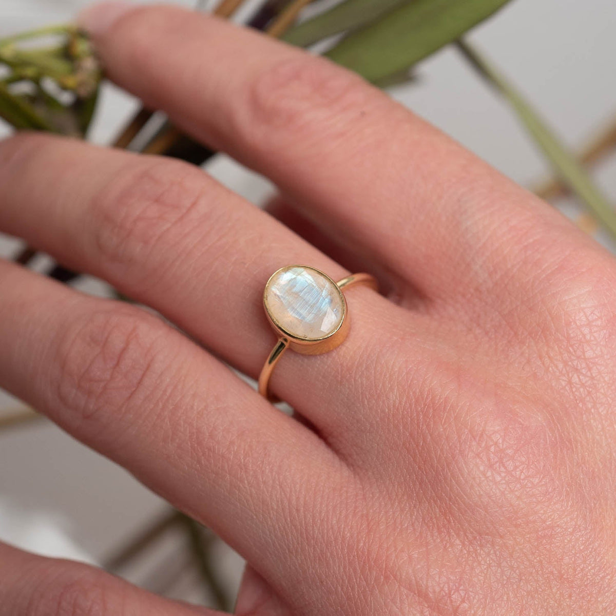 Ring Aline Oval Moonstone - Fleurs des Prés