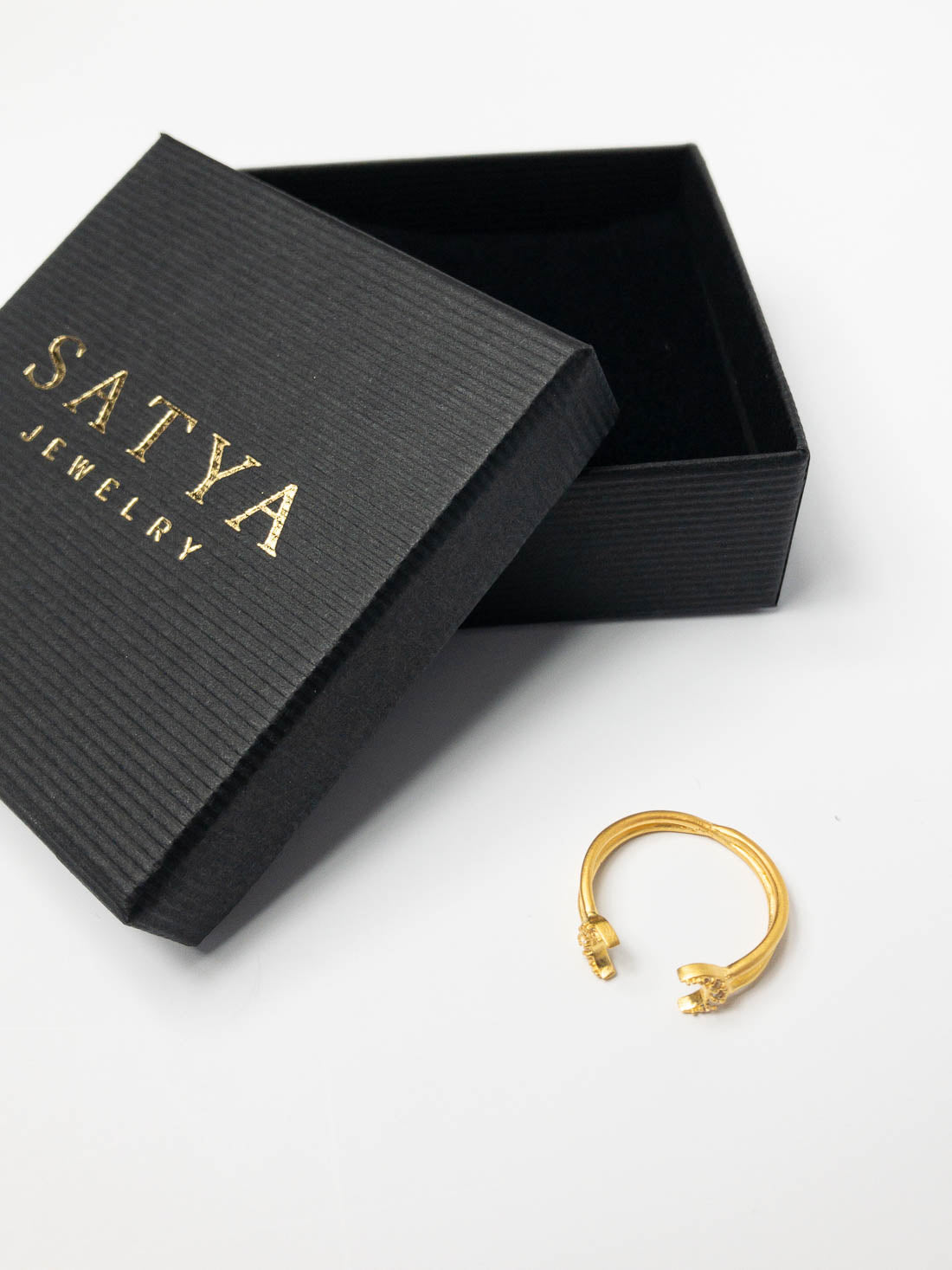Satya Ring Wisdom Of The Ages Gold- Detail Image 1