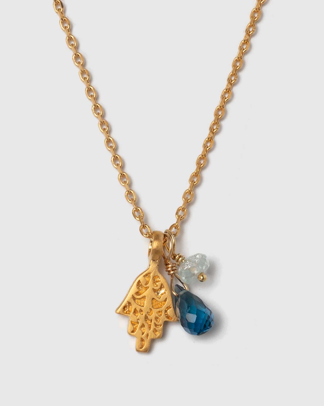 Halskette Hamsa vergoldet mit Blauem Topaz und Aquamarin